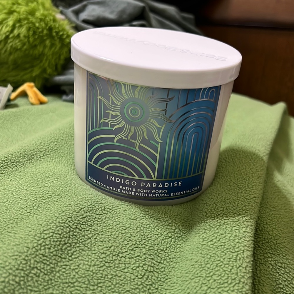 Bath and body works Indigo Paradise 14.5 oz candle